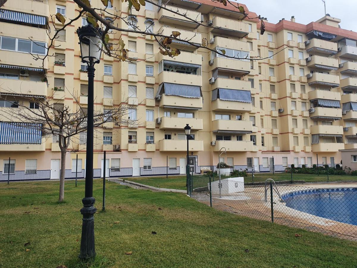 Andalucia Garden Apartment เบนัลมาเดนา ภายนอก รูปภาพ