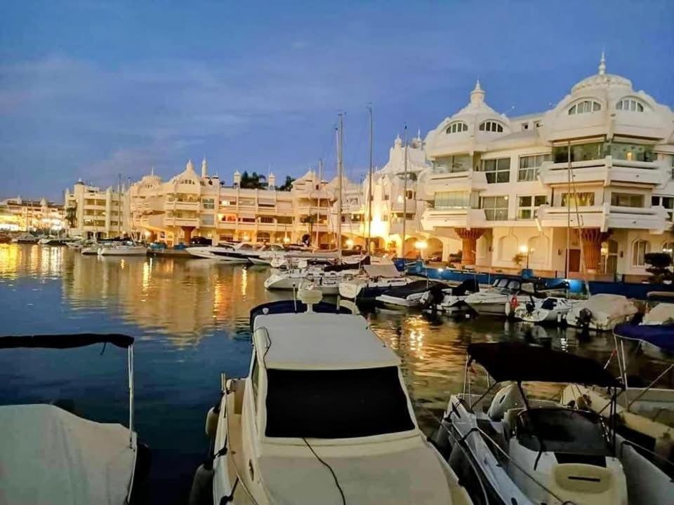 Andalucia Garden Apartment เบนัลมาเดนา ภายนอก รูปภาพ