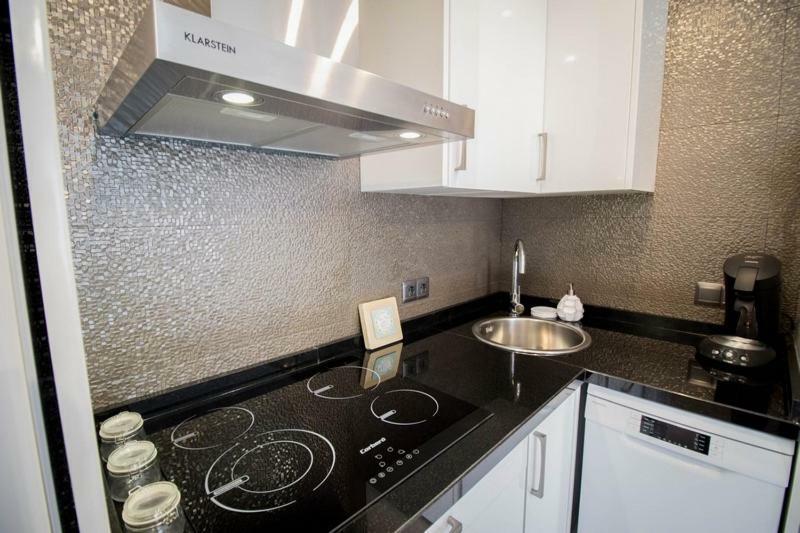 Andalucia Garden Apartment เบนัลมาเดนา ภายนอก รูปภาพ